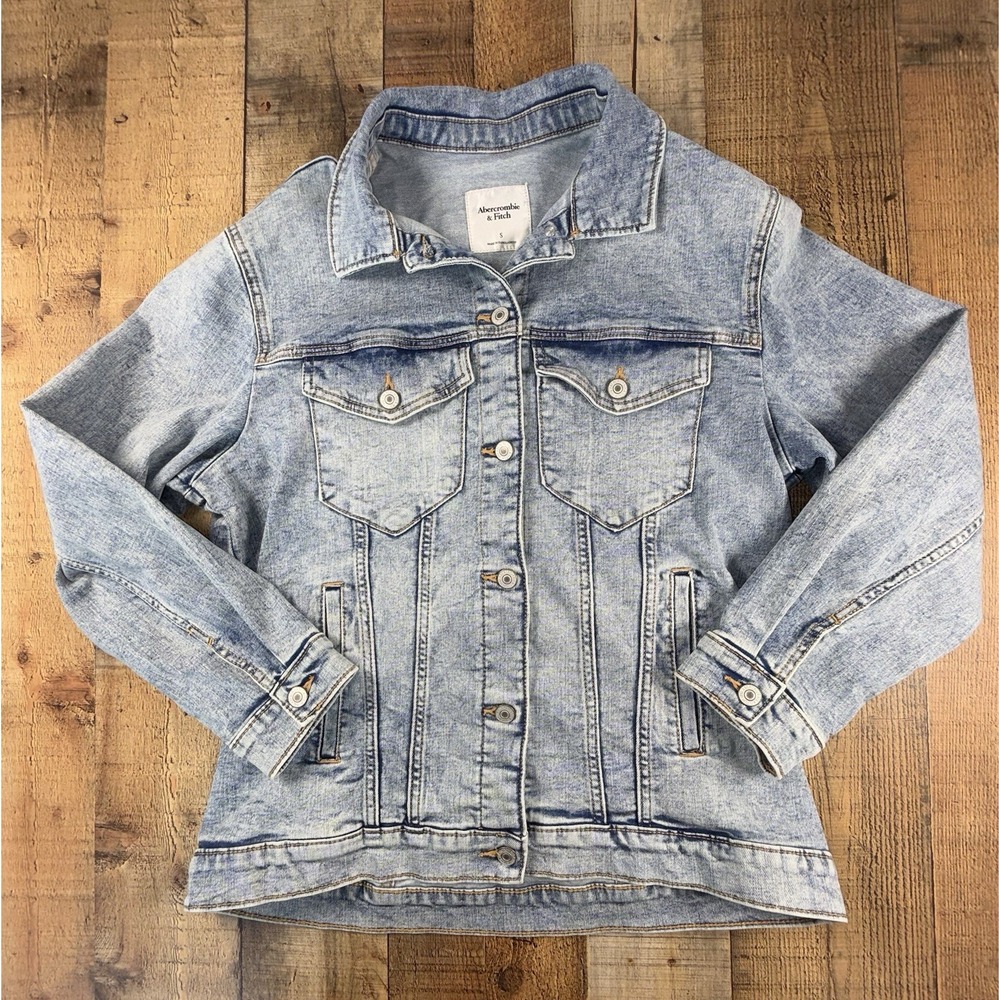 Abercrombie & Fitch Women's Light Wash Denim Trucker Jacket Size S